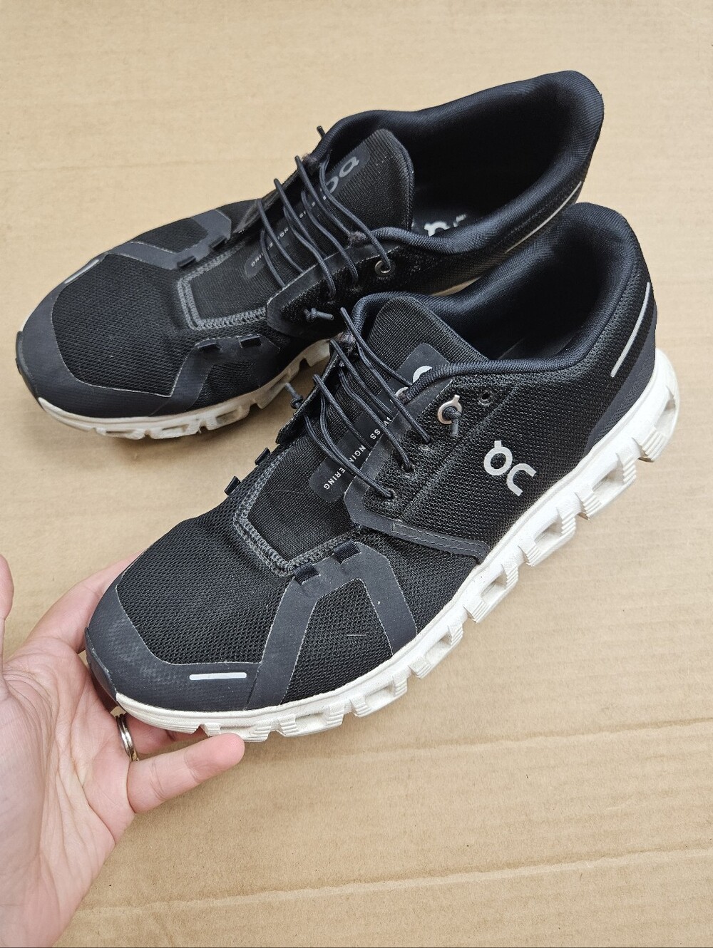 On Men's Cloud 5 Sneakers Black/White Running Casual Size 9.5 - Picture 3 of 10